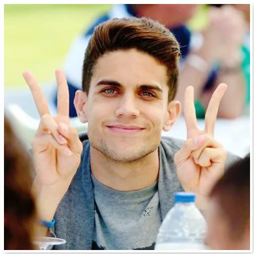 guy, bartra, the male, may 2014, dylan o'brien autograph