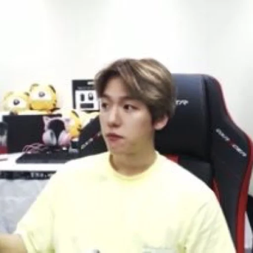 guy, pak chanyeol, baekhyun exo, actors of korea, baekhyun with a gaming chair