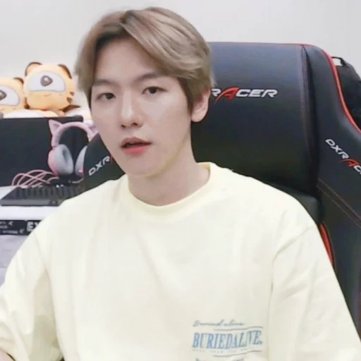 pak chanyeol, exo chanel, baekhyun exo, bekhen doctor, baekhyun with a gaming chair