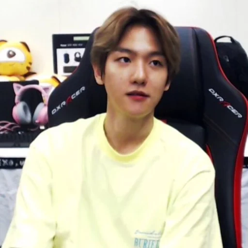 pak chanyeol, baekhyun exo, actors of korea, korean actors, baekhyun with a gaming chair