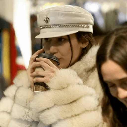 mode, mode d'hiver, bella hadid shuba, kate hudson furs, bella hadid fur matel