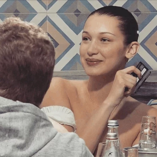 de bella, beauté de la peau, bella hadid, mannequin, bella hadid pizza