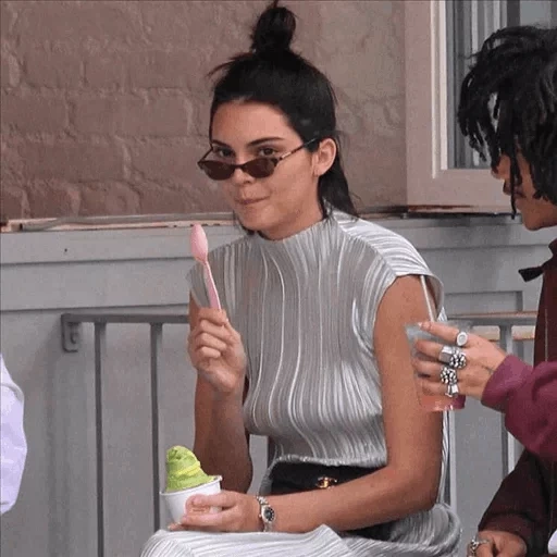 kendall jenner, stile kendall jenner, kendall jenner memes, cendall jenner style, acconciature di kendall jenner