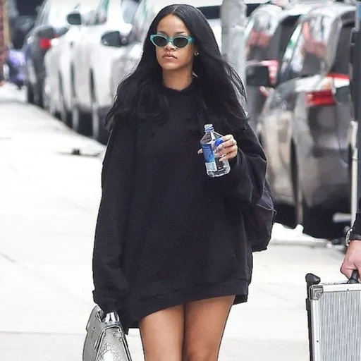 rihanna, wanita muda, just jared, ozzi osborne, gaya rihanna