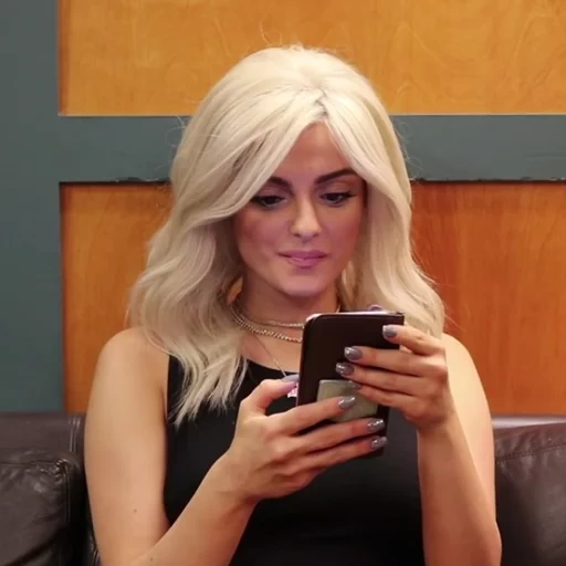 la ragazza, le donne, lire la suite de l'article, lire la suite de l'article, bebe rexha red hair