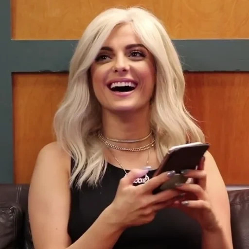 mujer joven, bebe rexha, bebe rexha 2015, las chicas son populares, bebe rexha mtv ema 2020