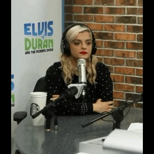 femme, jeune femme, lady gaga, radio de fille, bebe rexha pleure