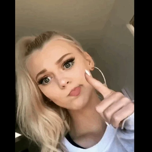 la ragazza, la bionda, bella ragazza, dove cameron 2021, la bionda è bella