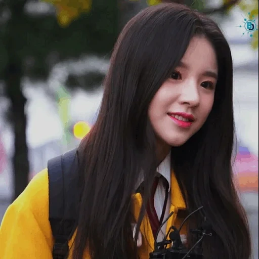 asia, olivia hye, dengan hyun-jin, heejin loona, sekolah menengah pertama