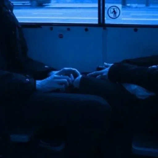 buio, sentirsi blu, le persone vanno avanti, amo romanticismo, il ragazzo è un treno