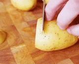 gif food, kentang, mengupas kulit kentang, kentang rebus, kentang yang dikupas
