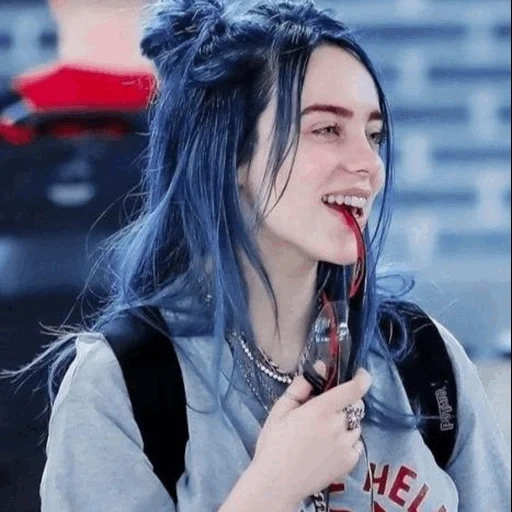 билли айлиш, billie eilish, певица билли айлиш, биография билли айлиш, билли айлиш синими волосами