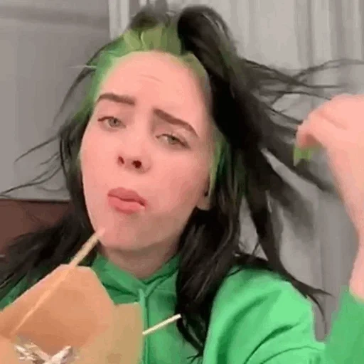 billy ailish, billy eilish, billie eilish, billy ailish zelen, billy ailish with green roots bundles