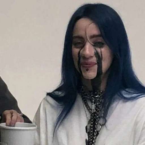 jeune femme, ailish billy, billie eilish, billie eilish tim burton