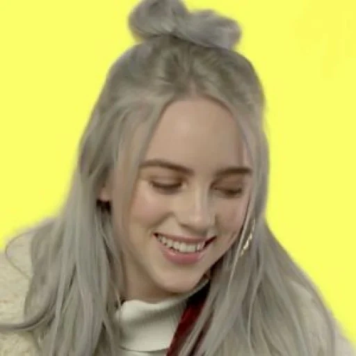 billy alish, billie eilish, billy alish sourit, billy alish aux cheveux blancs, billy alish blonde