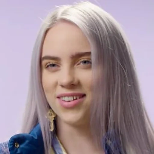 billy elish, billie eilish, billy alish lächelt, der weißhaarige billy alish, billy eilish weiße haare 2021