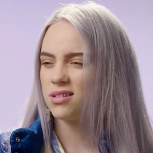 billy elish, billie eilish, billy alish lächelt, der weißhaarige billy alish, billy eilish weiße haare 2021