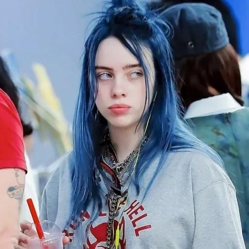 billy elish, billie eilish, billy alish blue, billy alish lächelt, billy alish blaues haar