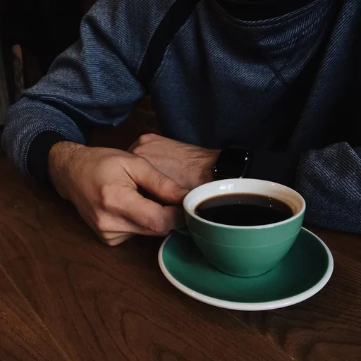 кофе, чашка кофе, кофе руках, чашка кофе руке, утренняя чашка кофе