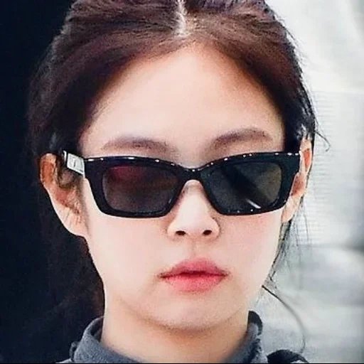kim ji-soo, viola glasses, jenny king, kim jennie, sunglasses