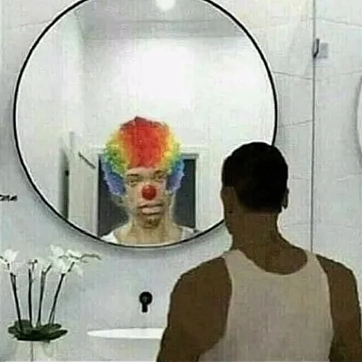 chat bubble, smiling face, clown mirror, look in the mirror, the clown looks in the mirror