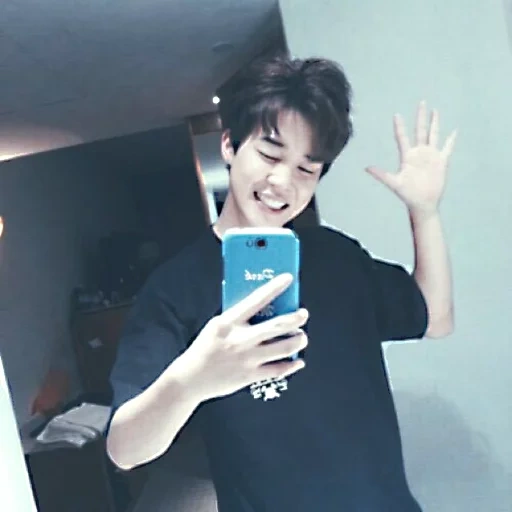 zheng zhongguo, selfie de chimin, selfie de chimin, miroir à selfie qimin, chimin brune selfie