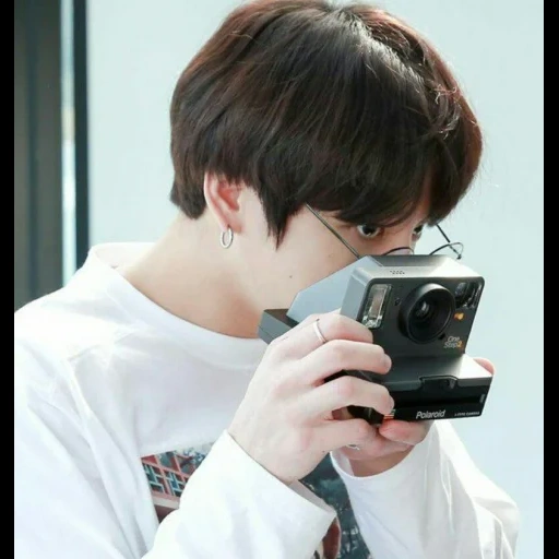 zheng zhongguo, jungkook bts, boys di bangtan, chonguk bts azienda estetica, telecamera bts tahen