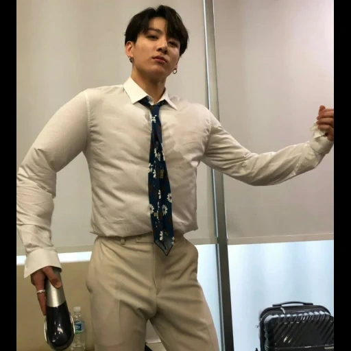 cantor, as pernas de jungkook, atores coreanos, bts depois de balançar, jungkook muscles 2020