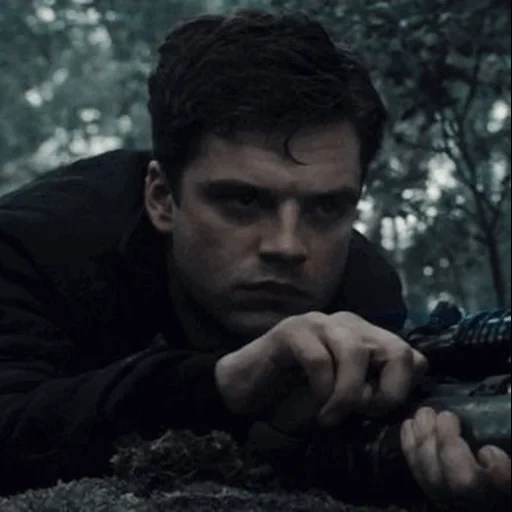 bucky, guarda online, sebastian stan, dominic fernou, james bradbury