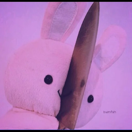 человек, заяц ножом, зайчик ножом, розовый зайчик, плюшевый кролик