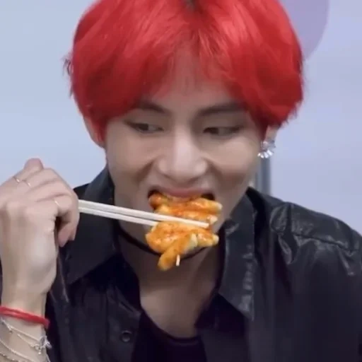 tai heng jin, taiheng bts, bangtan boys, bts kim tae-hang, kim tae-hyung is eating