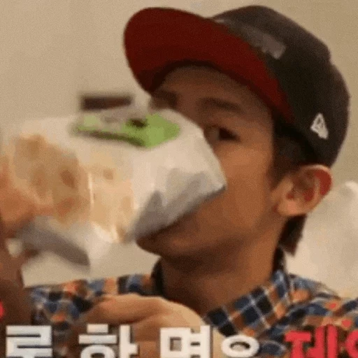 orang asia, park chang yeol, xie hong chanell, exo chanyeol, mark got7 minum