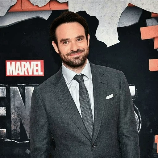 le mâle, charlie cox, charlie cox marvel, charlie cox daredevil, charlie cox john bernal