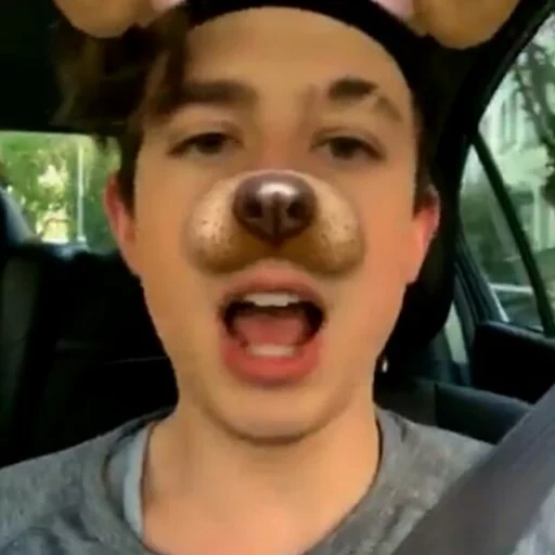 der junge mann, süße jungs, süße jungs, schöner junge, disney hund pinkelt