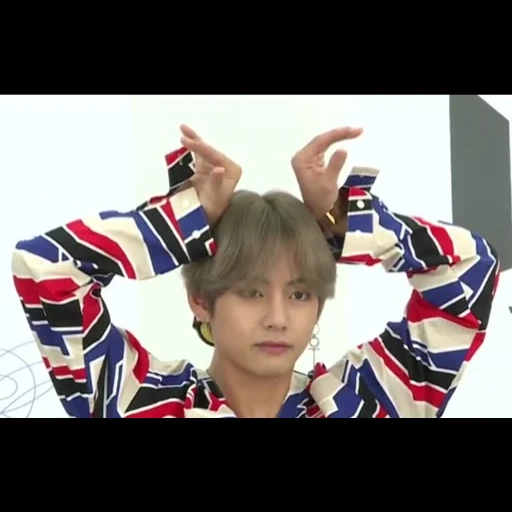 bts v, taehyung, v taehyung, kim ta hyun, flexion de taehen