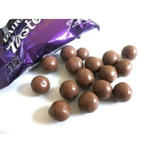 bola de crema, bola de chocolate con nueces, billetes de arroz con chocolate maltesers, bola de chocolate crujiente, bola de chocolate con arroz inflado