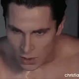 tipo, equilibrio, bale cristiano, christian bale ecvalium torsos, christian bale ecvalium kiss