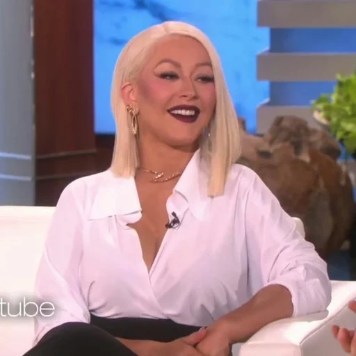 wanita muda, tunjukkan ellen, susana esthera, christina aguilera show ellen