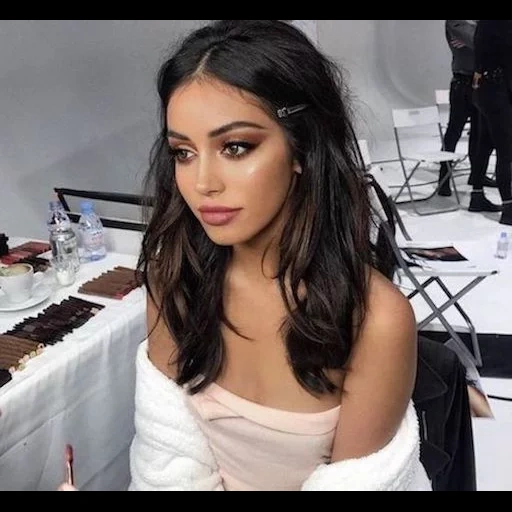 ide riasan, cindy kimberly, riasan itu indah, kylie jenner dengan rambut hitam