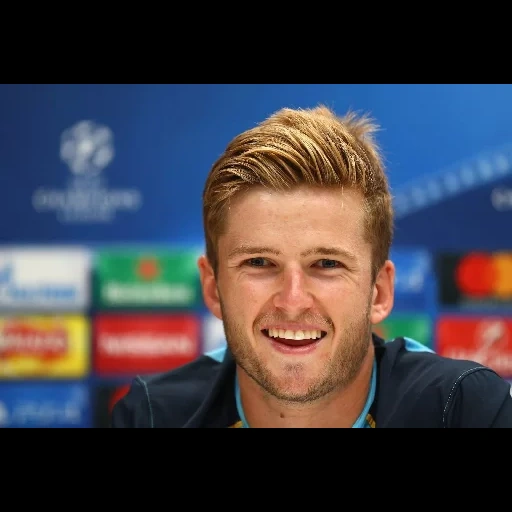 hombre, ben davies, equal game uefa, inglés y captain, marcos alonso mendoza