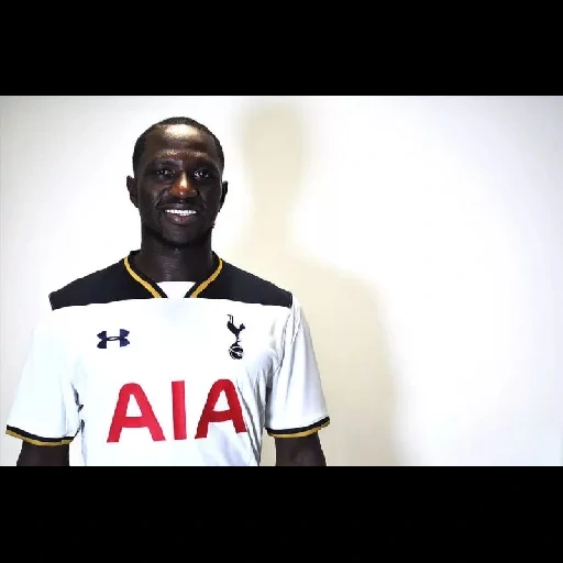 forma tottenham, sissoko tottenham, tottenham hotspur, jugador de fútbol ndong belle, spurs 2016-2017 uniformes