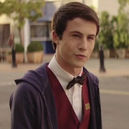 razão quem, clay jensen, dylan minnett, 13 razões para isso, terno de clai jensen