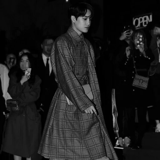 chanel, kai exo, kim jongin, pak chanyeol, vestido kai gucci