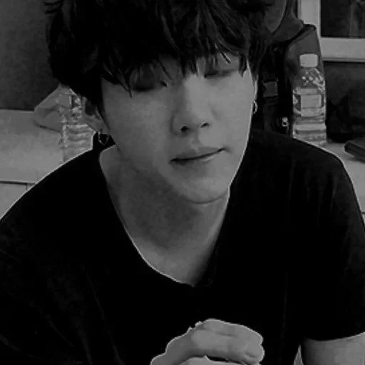 grupo juvenil à prova de balas shujia, bts suga, yoongi bts, park jimin, fumar suga bts