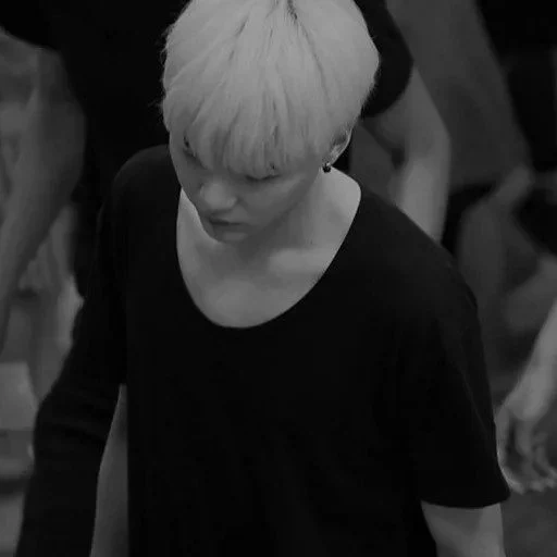 suga, bts suga, bts yoongi, il collo di yungi bts, min yongi collarbone