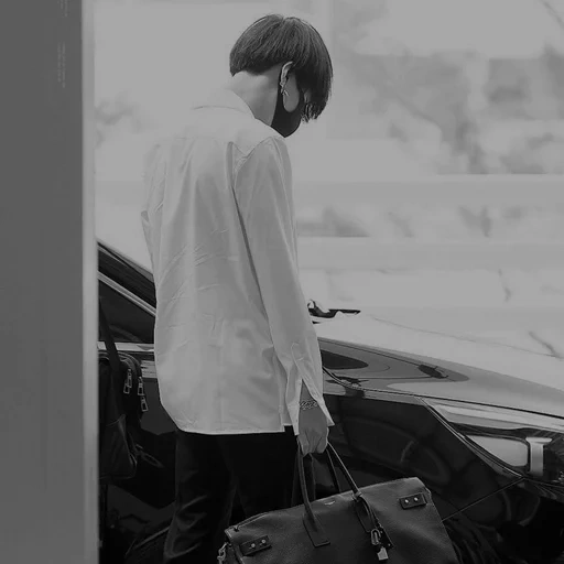 yoongi bts, taehyung bts, min yongi bts, shuga girl kara, style de l'aéroport de mingyongyi