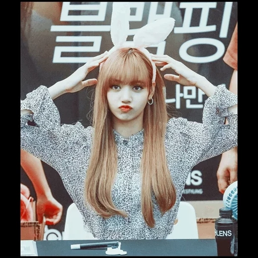 wanita muda, hitam pink, blackpink lisa, blackpink lalisa, telinga blackpink lisa