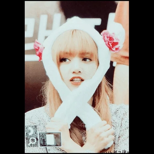 wanita muda, lisa blackpink, jisa blackpink, telinga blackpink lisa, lalisa manoban milashka