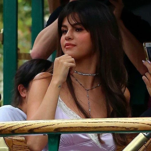 selena, gómez selena, selena gomez, la frange de selena gomez, entraîneur selena gomez 2018