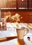 горячий кофе, кофе утренний, кофе по утрам, дымящийся кофе, утро начинается кофе